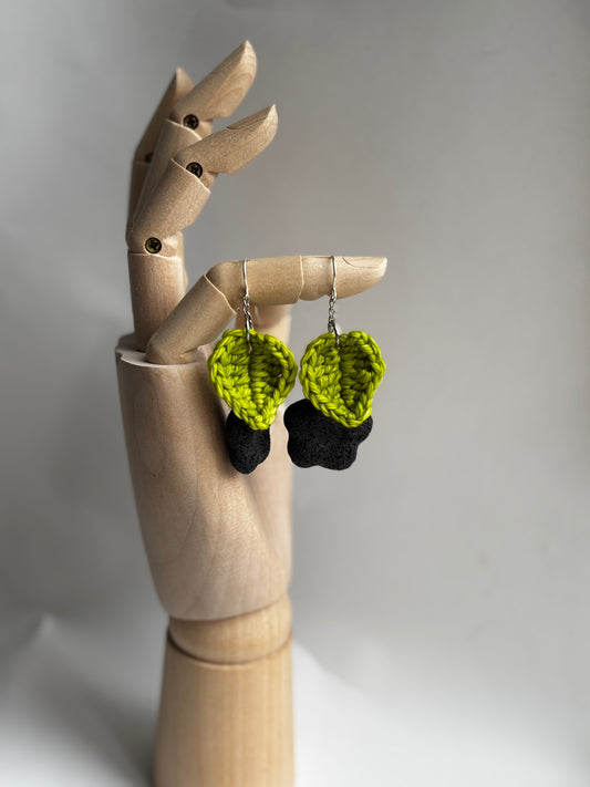 Volcanic Daisy Earrings No.1 - Solid Green